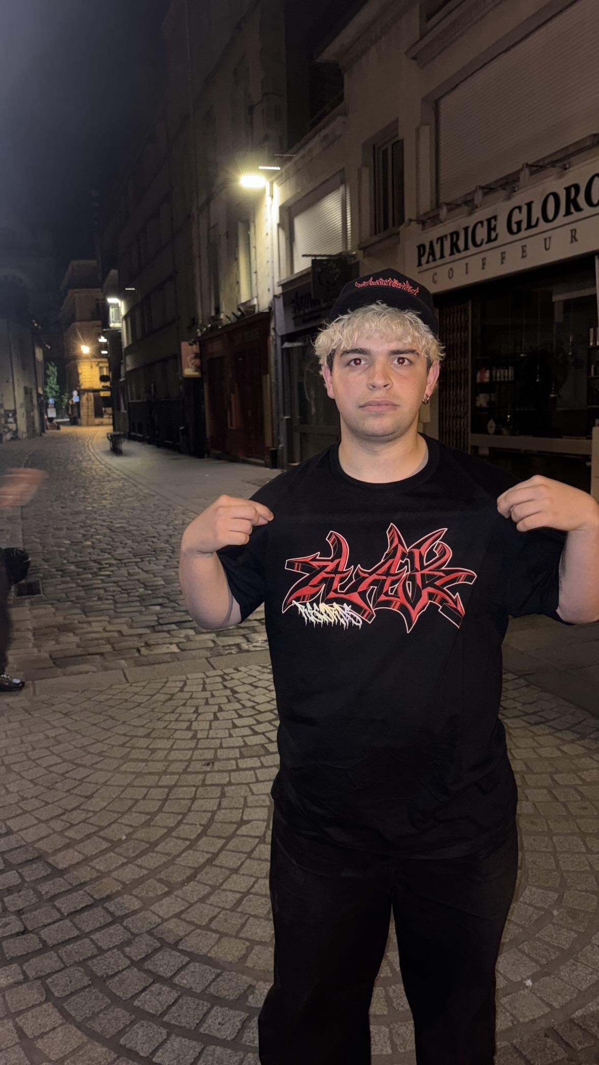 AAK RECORDS "ASHsCRiBBz" LOGO SHIRT